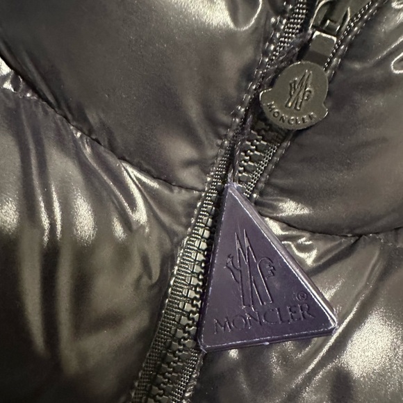 Black moncler vest - Picture 4 of 10